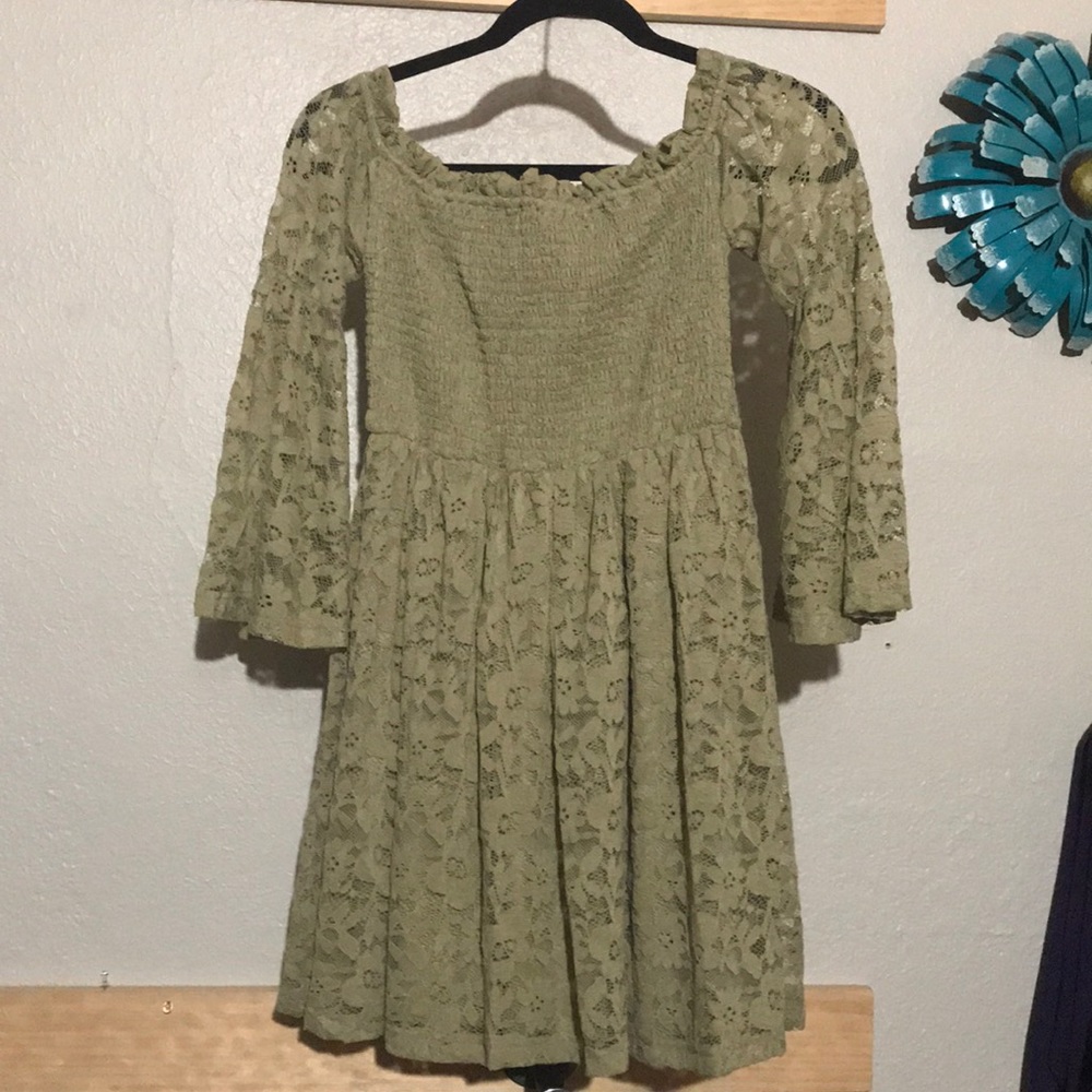 Off the shoulder lace lined dress/top
